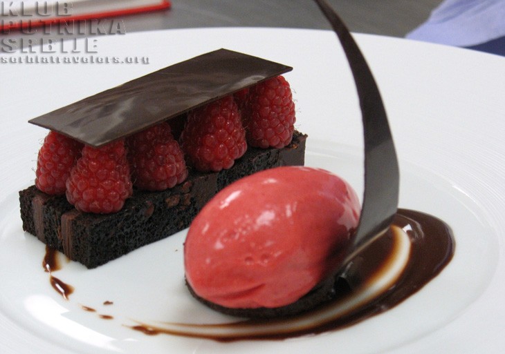 raspberry-cake