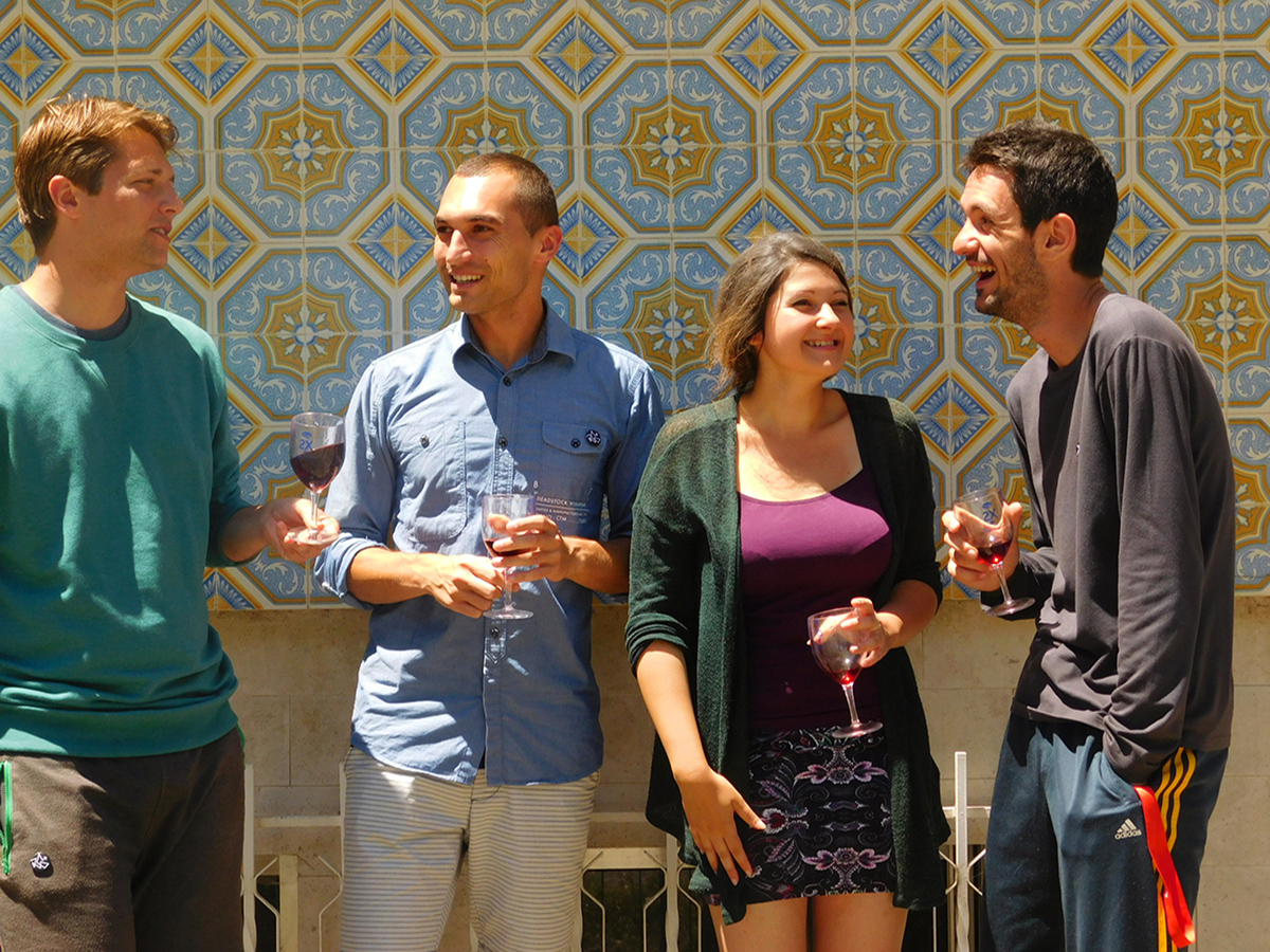 aveiro volunteers live