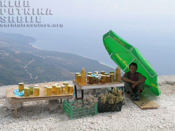 Albanija, med