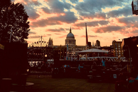 London u osam mirisa
