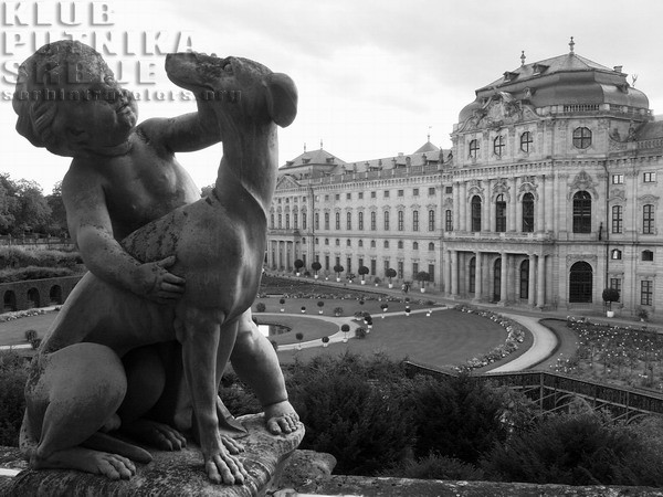 vienna statue boy with a dog