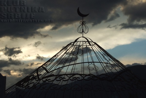 kyrgyz yurt tomb